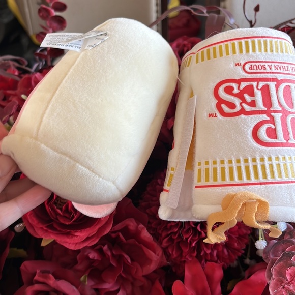 Kitty Plush in Nissin Cup Noodle - Anirollz new without tags - Picture 7 of 9